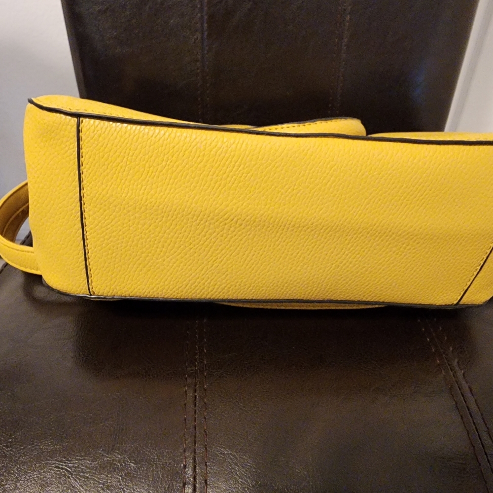 EUC yellow Marc New York purse - Picture 3 of 4